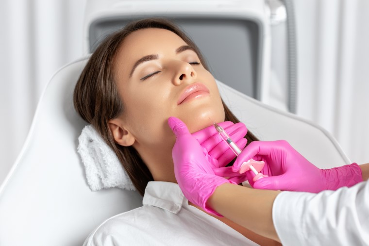 Beautiful,Brunette,Woman,At,The,Beautician.cosmetologist,Does,Anti,Wrinkle,Injections chin filler treatment